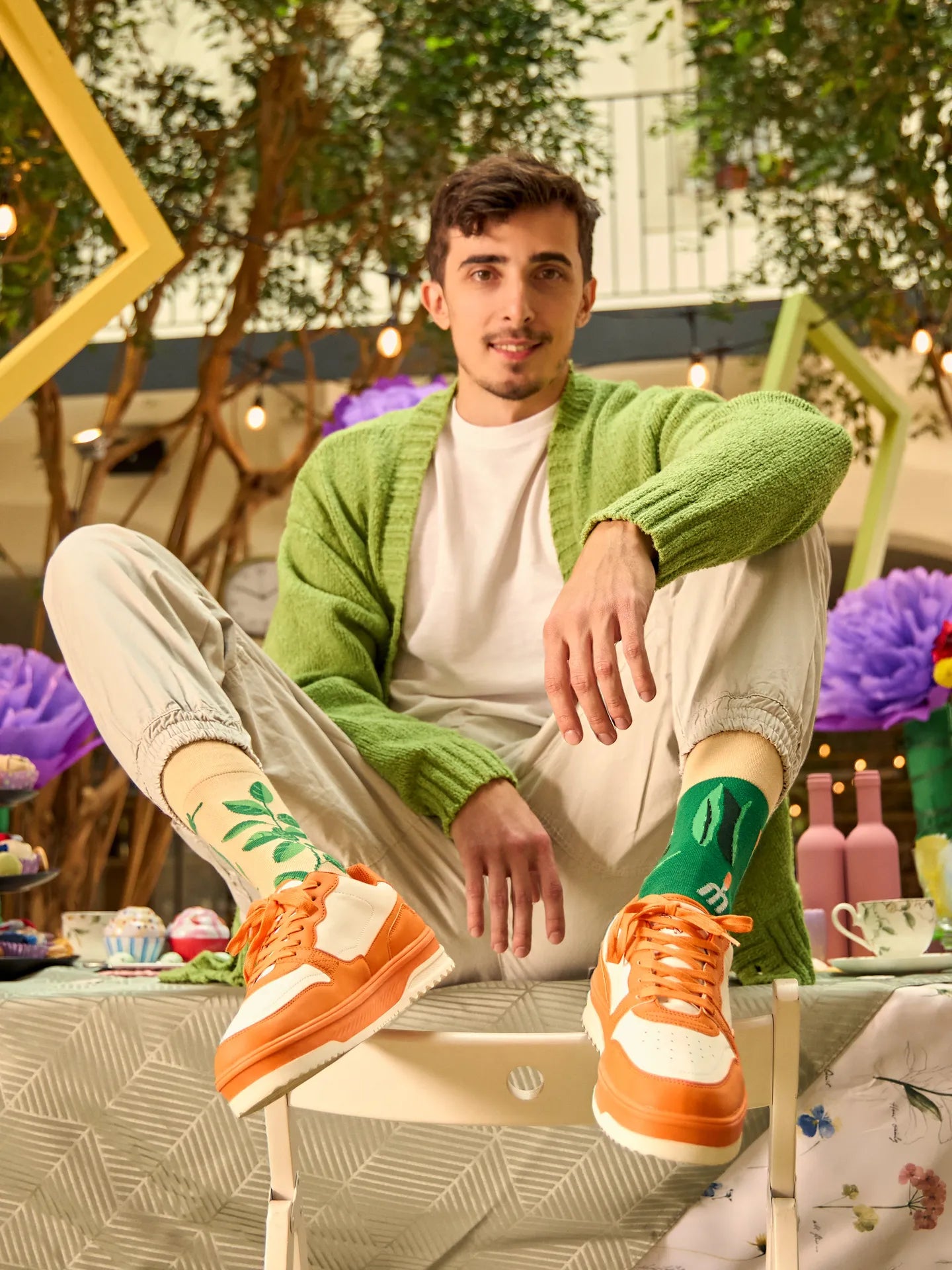 regular-socks-in-the-garden-02-30/306e9d108242a44c362b8012ff0d9309a6c1ec96