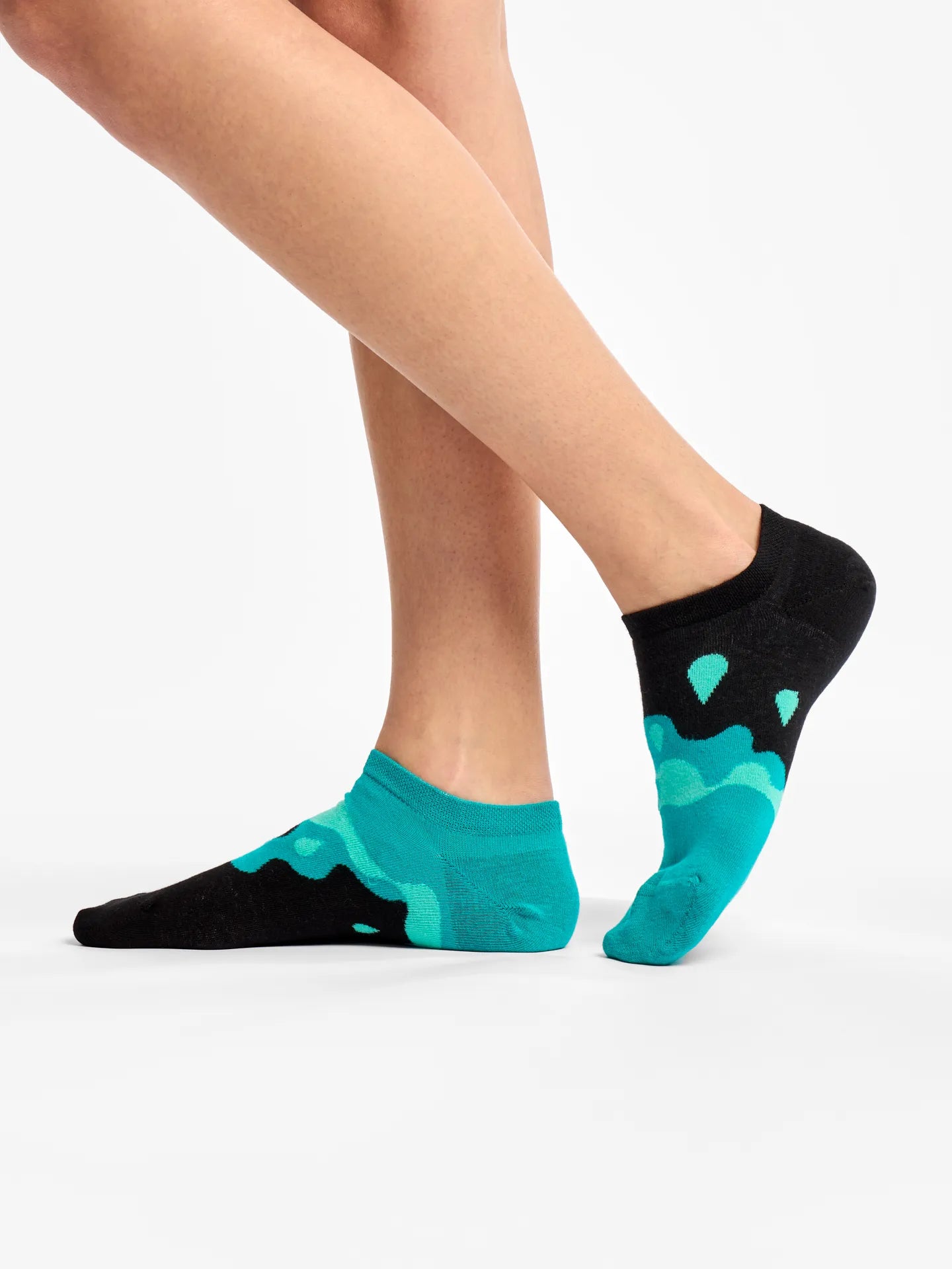 sneaker-socks-turquoise-drops-okt-ee/eebc2c7ac9c1d29d0e21e0334b12d6e15594b1ba