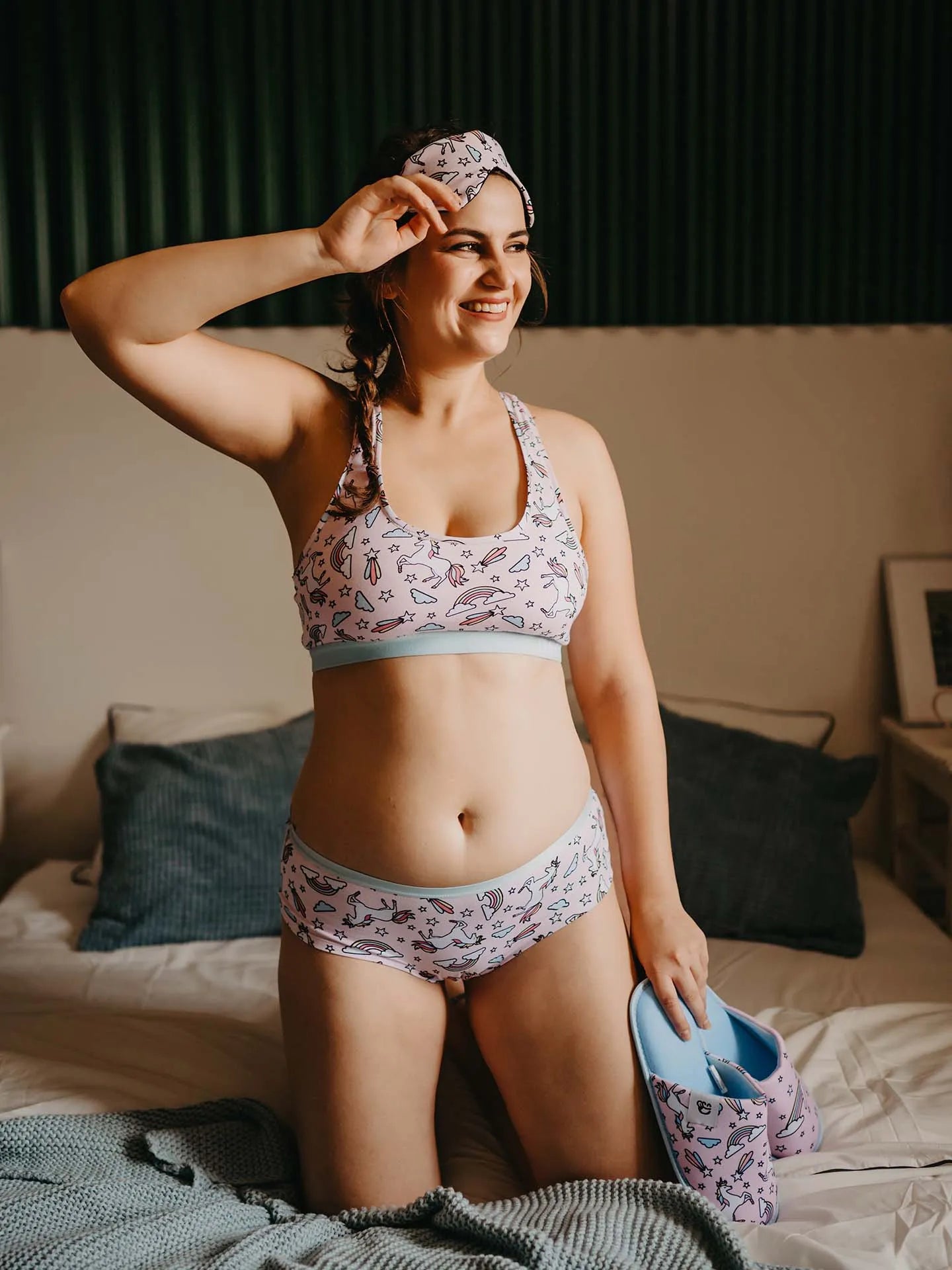 slippers-rainbow-unicorn-9d/9dc821f138c8eaa998e0c137fb44d648661cd544