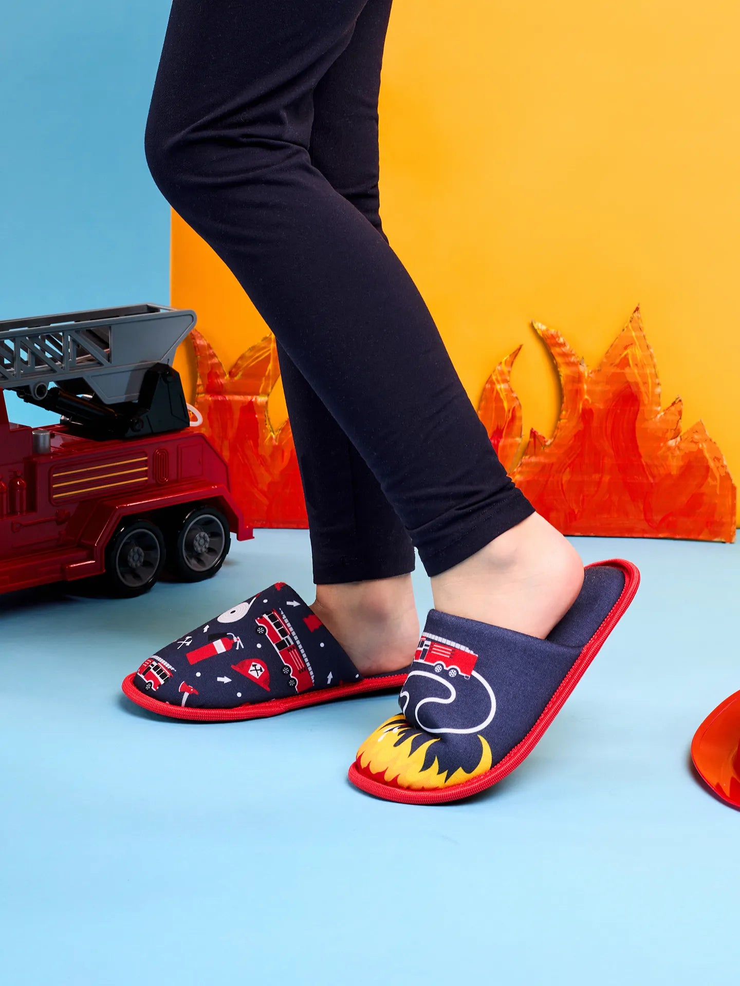 kids-slippers-firefighter-75/75d3990c774a85102b1a44e7d8ef460869559825