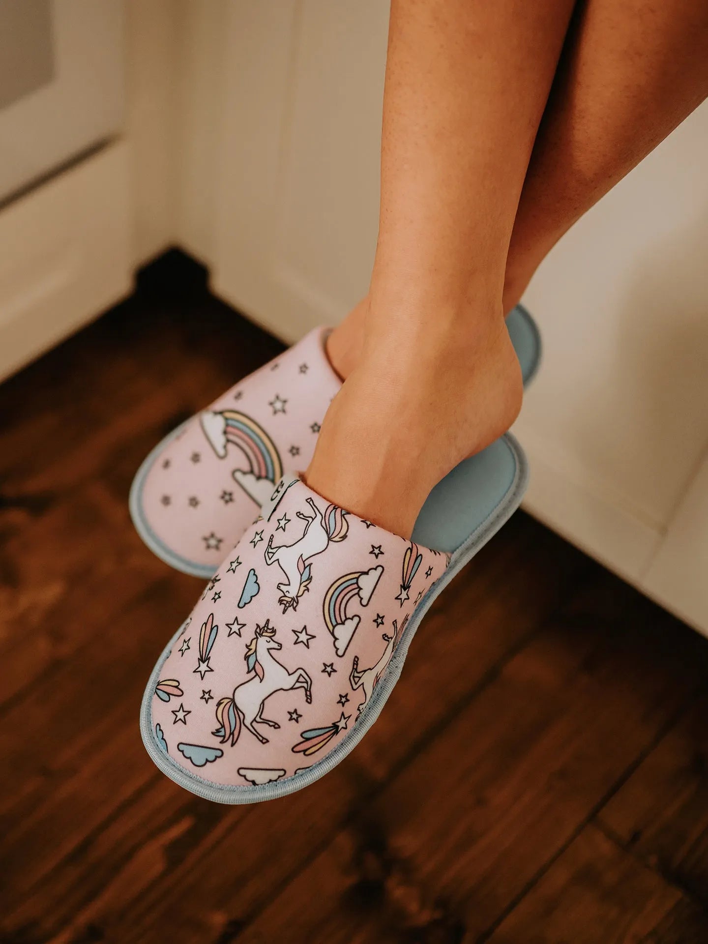 slippers-rainbow-unicorn-b1/b13455183824c4553767c215460c74ce2ee92696