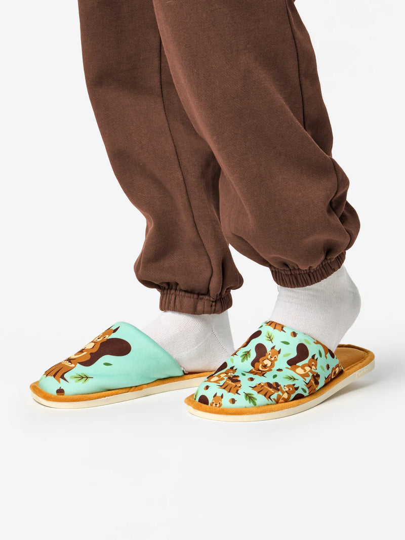 slippers-squirrel-in-the-woods-3b/3badb9d424b958719a91b6522986b54676668755
