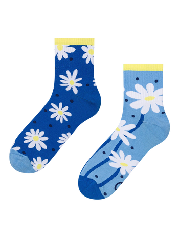 Lustige Crewsocken Gänseblümchen und Punkte