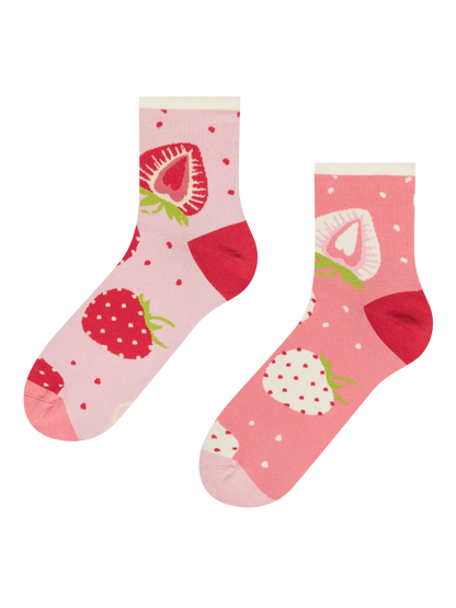 crew-socks-sweet-strawberries-02-77/77ffcea8daba0cf4d3e49149c22e7b6c0c815e2c
