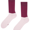 Burgunderrote und Rosa Socken Gleichgewicht