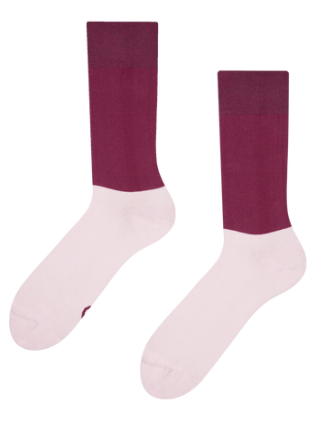 Burgunderrote und Rosa Socken Gleichgewicht