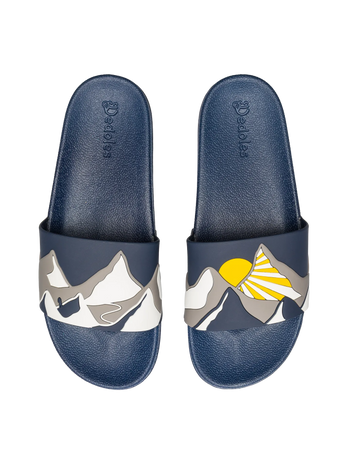 Lustige Pantoletten Sonnenuntergang in den Bergen