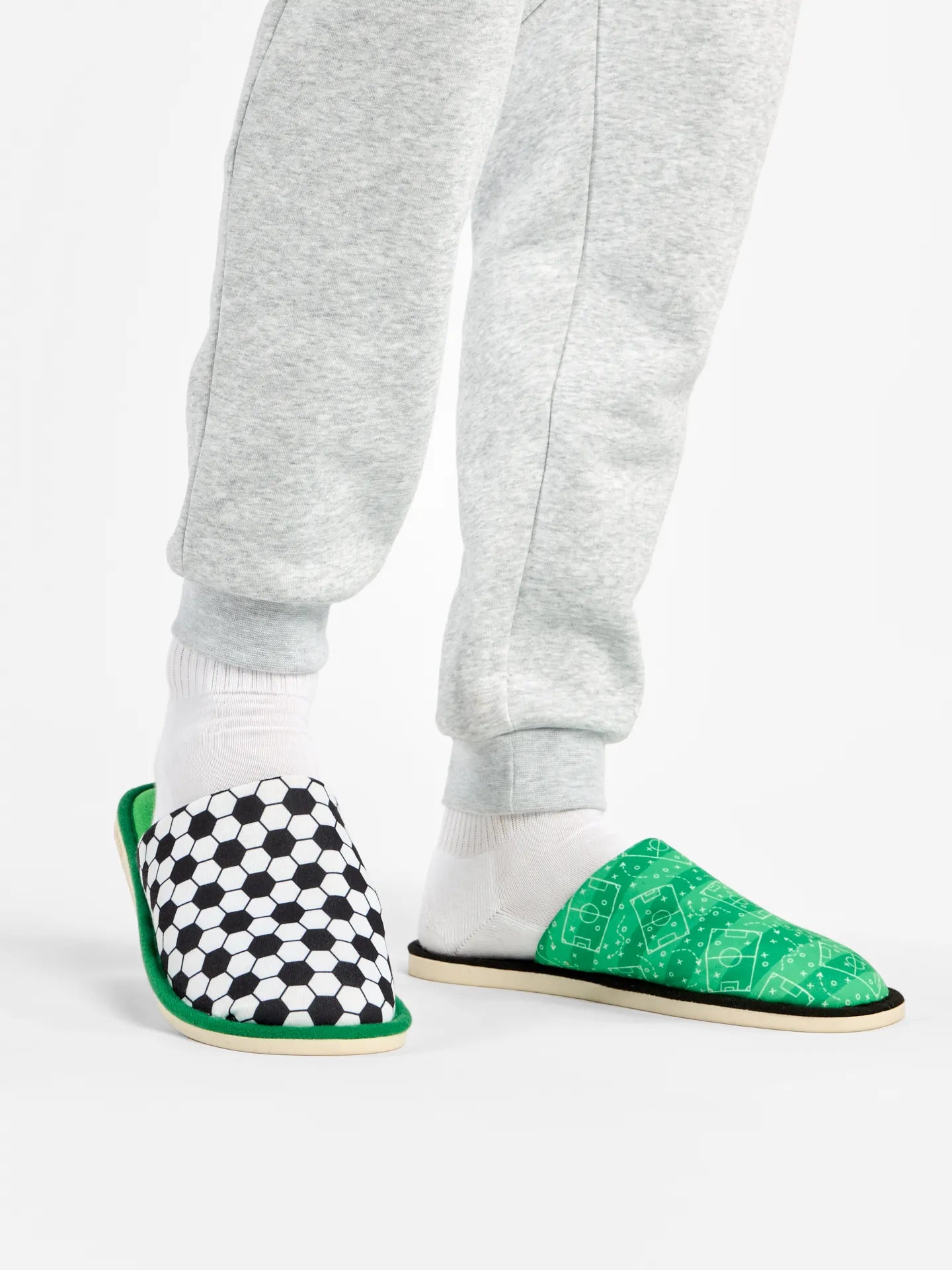 slippers-football-pitch-61/616887e86e5b6b58b6da599a526bd34f78703f01