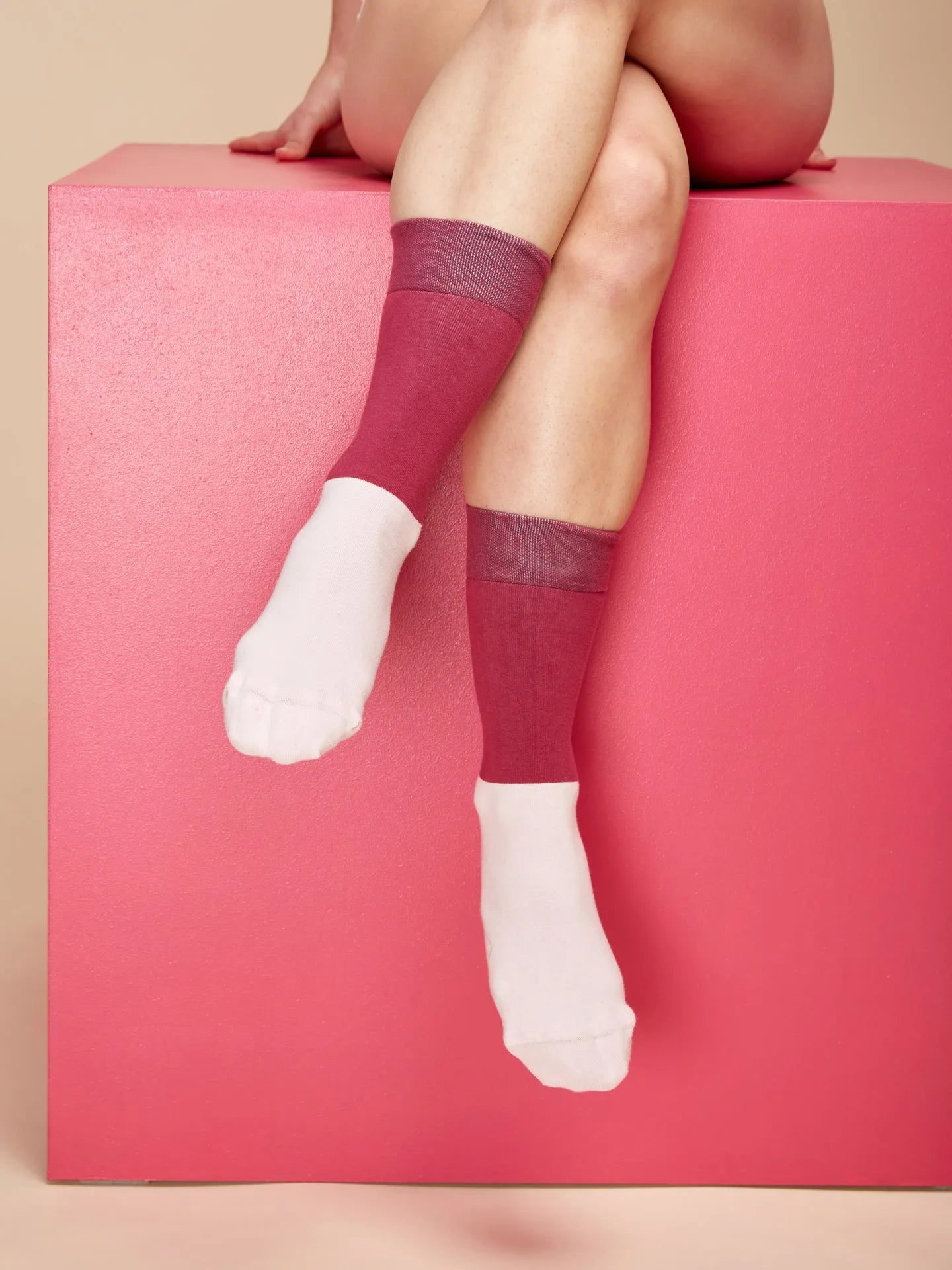 burgundy-pink-regular-socks-balance-75/757b1d78b754951fc6f657f14acc46d2d121d231