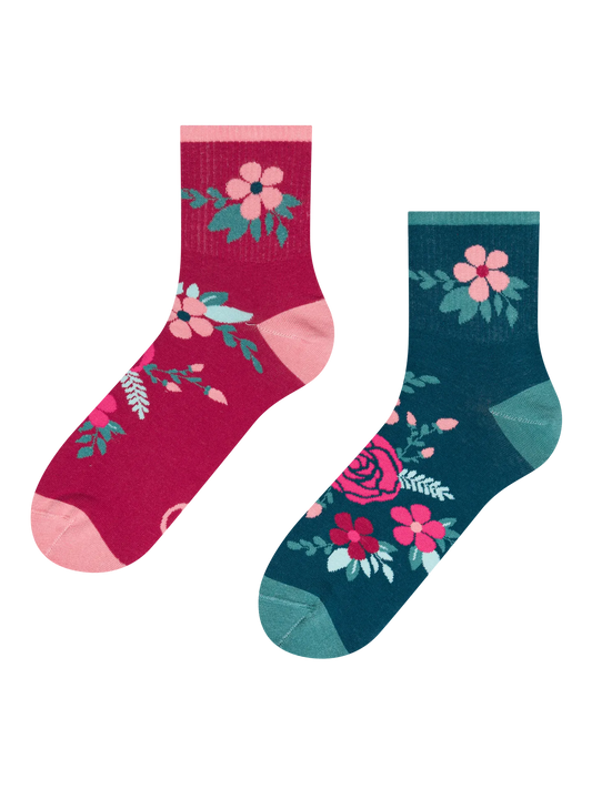 crew-socks-rosehip-flowers-02-7b/7be959484c0bdb78d989f58bb69106ccfbce28f2