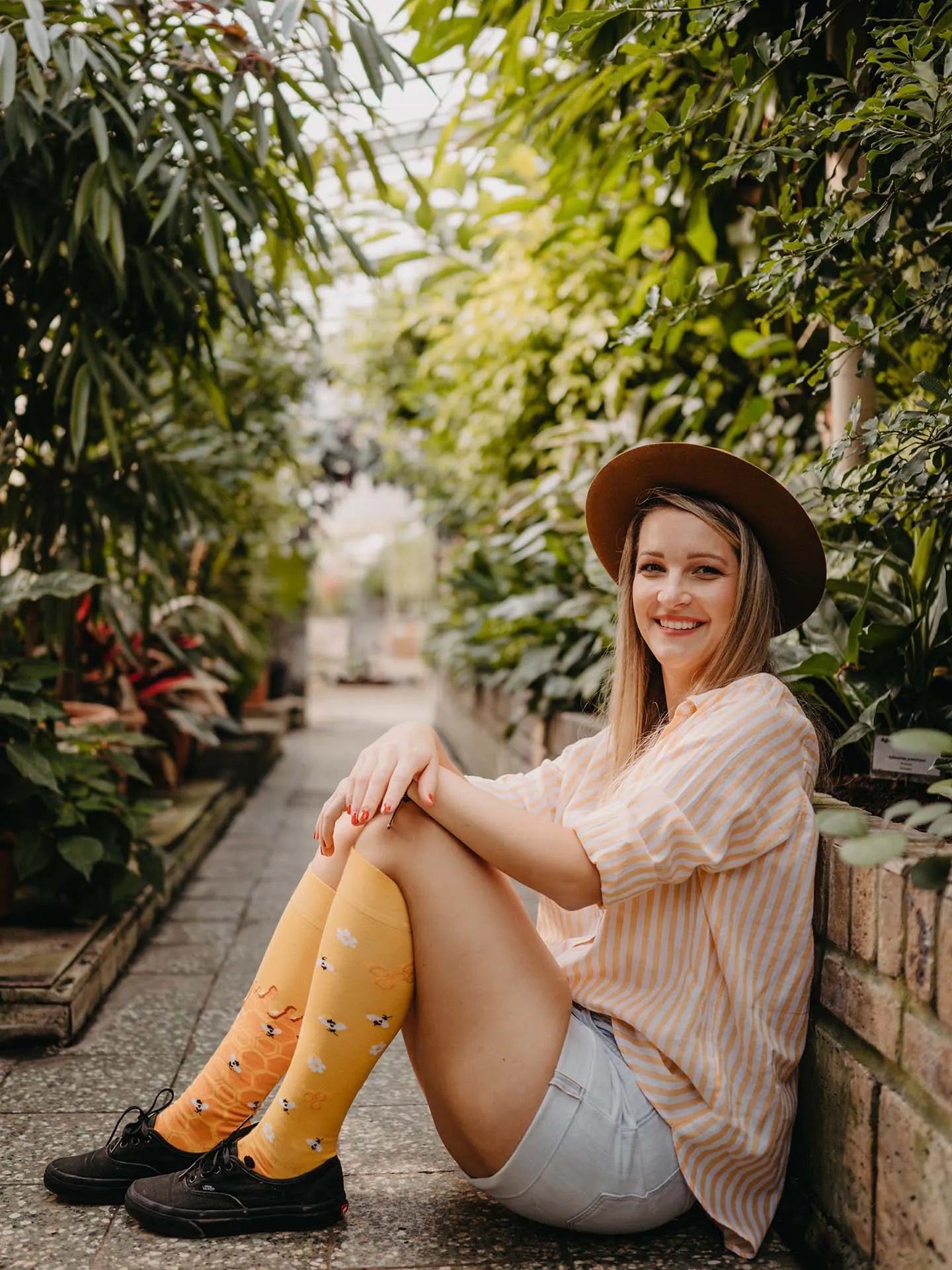 knee-high-socks-honeycomb-7d/7d61f558224eed8d8fc47ee25da21ae027c86268