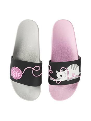 Lustige Pantoletten Katze und Ball
