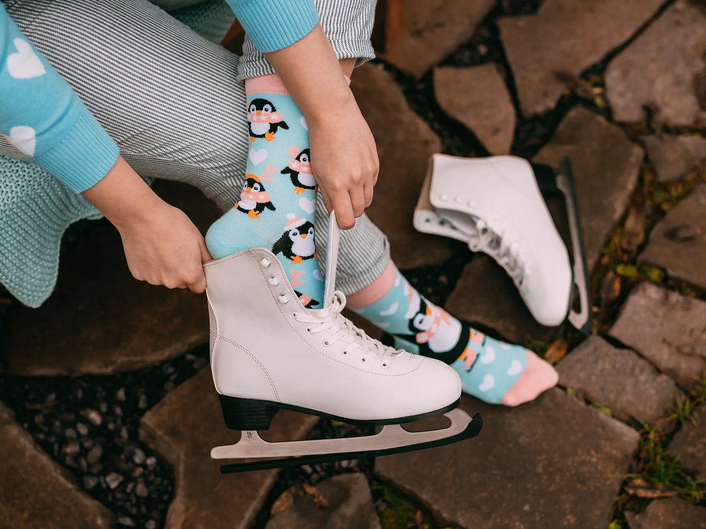 regular-socks-skating-penguin-82/825f17b39b8b77ef171641e12440a1d1eb948ecc