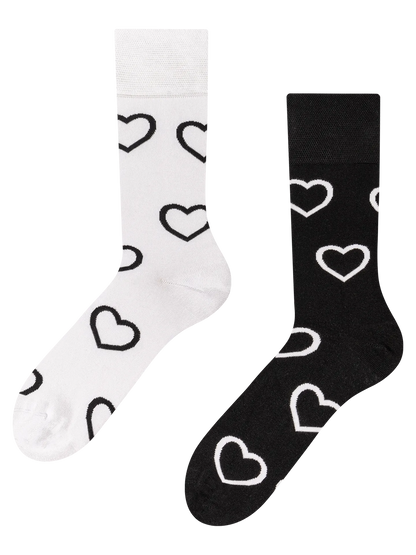 bamboo-regular-socks-black-white-hearts-okt-86/86dfd14e94018ad98c0cf0bded8da2fc0a3aca71