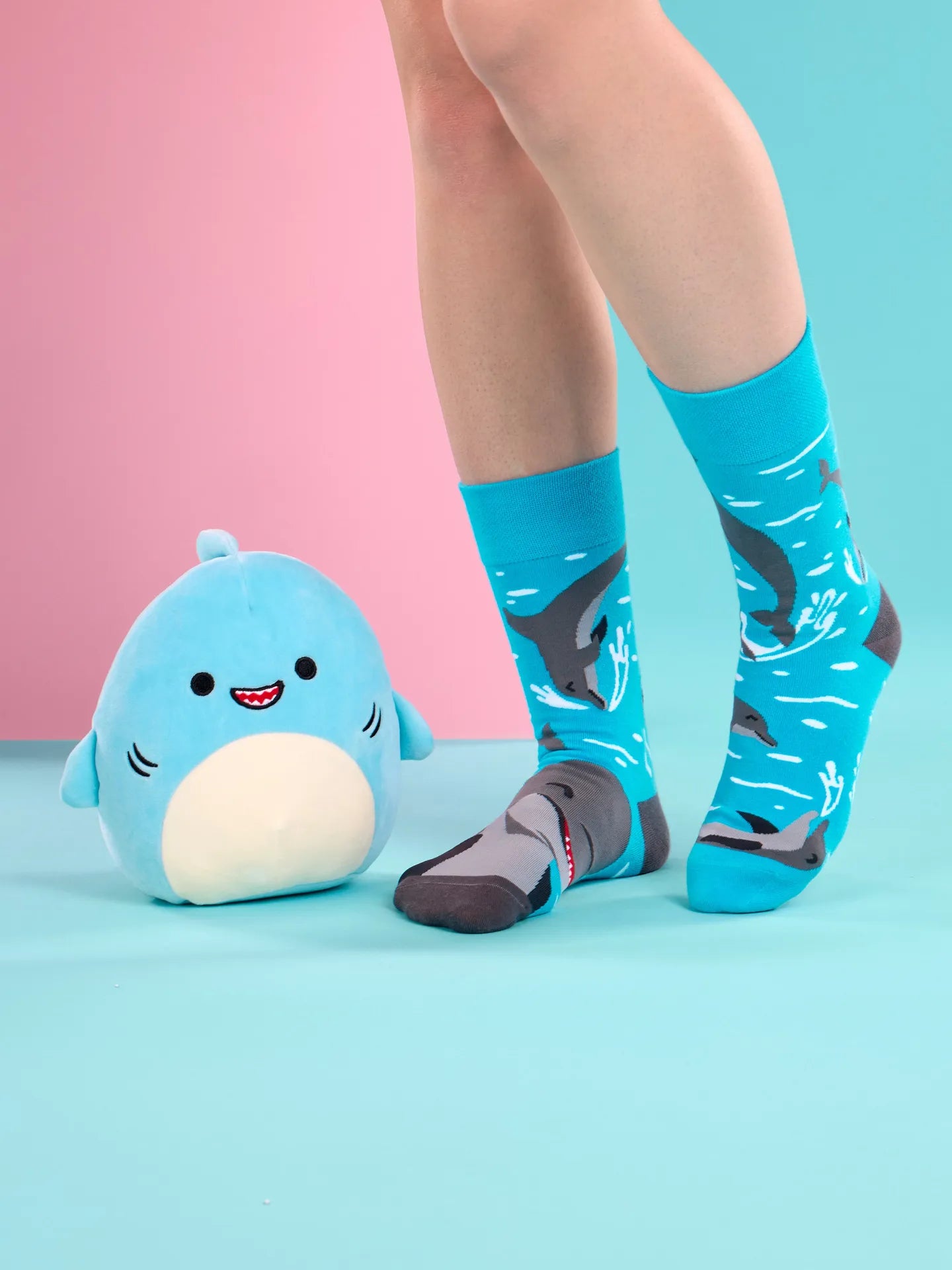 regular-socks-dolphins-02-e4/e43b1cd45fa07390f6a45af6fcada7084aedd263