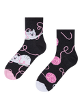 Lustige Crewsocken Katze und Ball