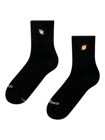 Gerippte Mid-Calf-Socken Need Space